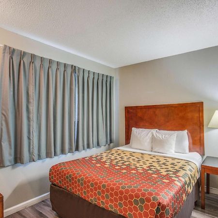 Econo Lodge Inn & Suites Вайріка Екстер'єр фото