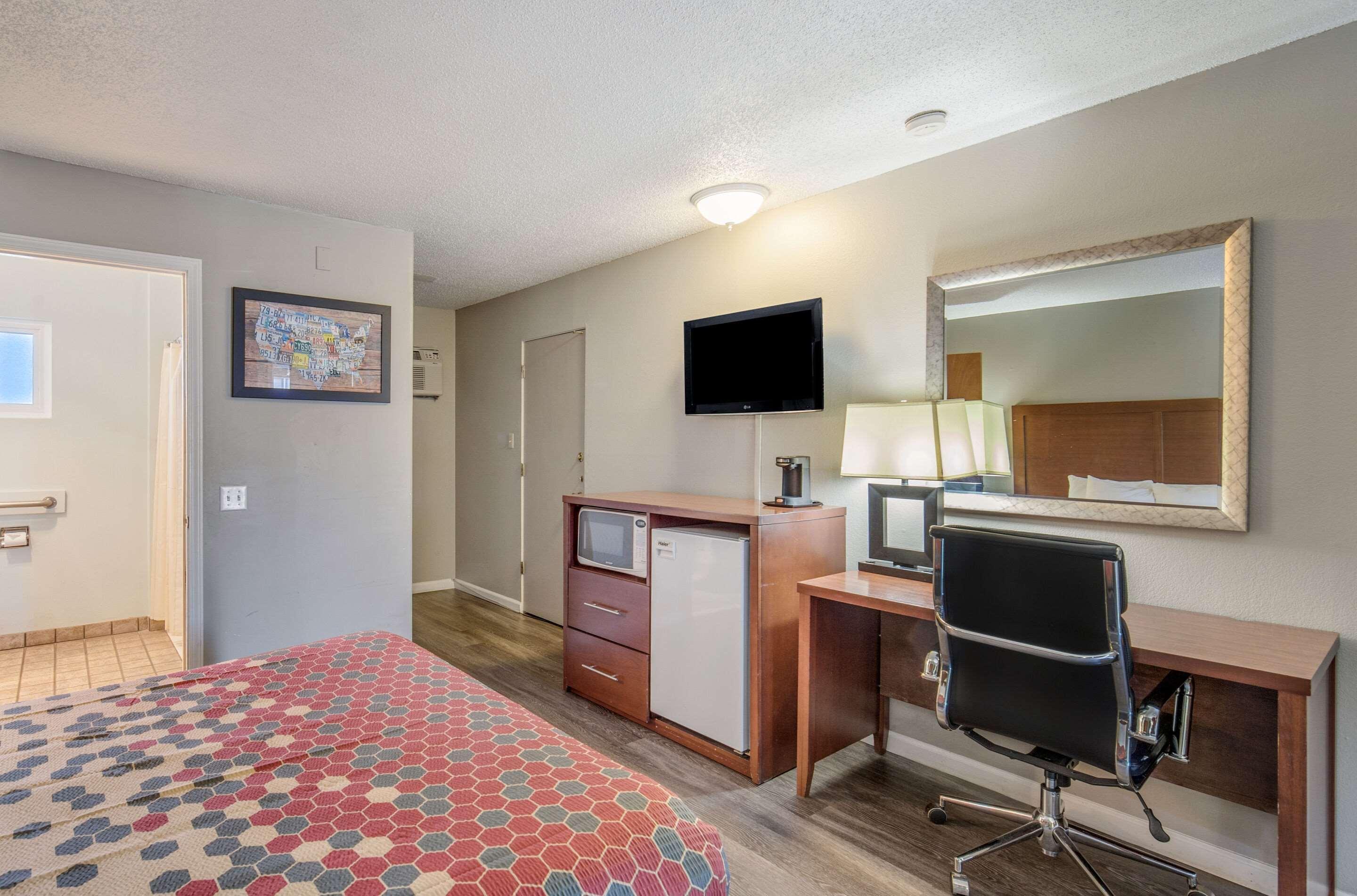 Econo Lodge Inn & Suites Вайріка Екстер'єр фото