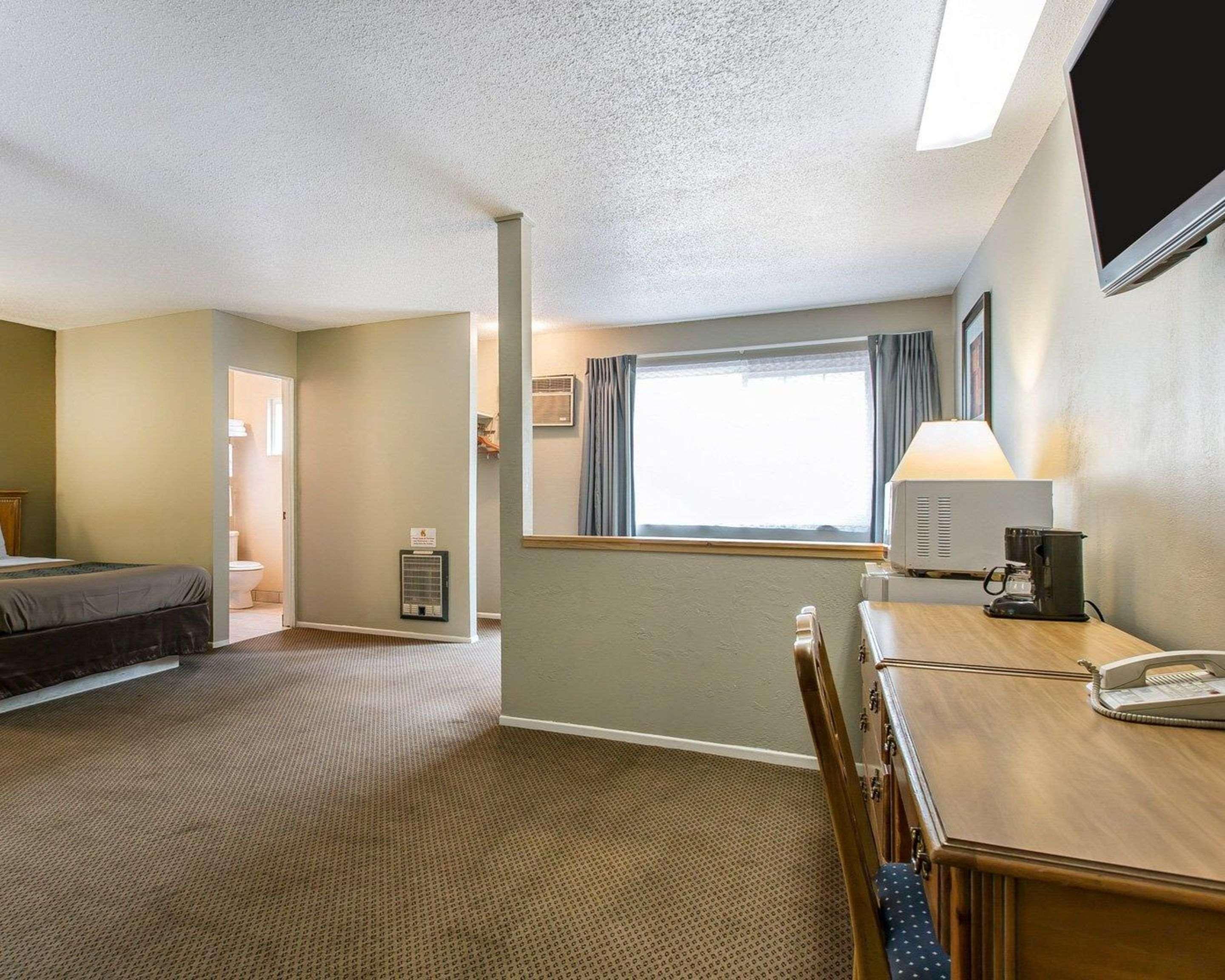 Econo Lodge Inn & Suites Вайріка Екстер'єр фото