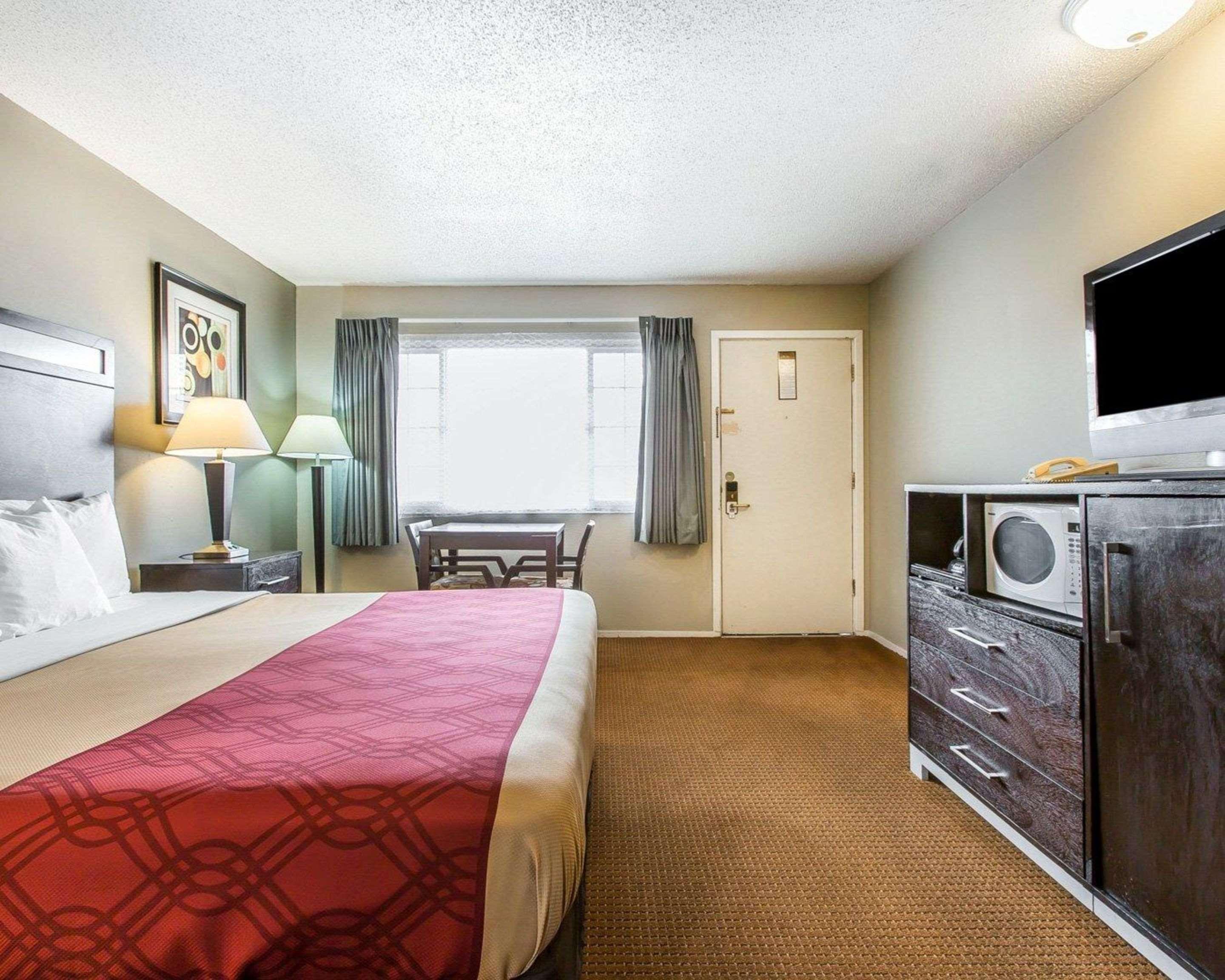 Econo Lodge Inn & Suites Вайріка Екстер'єр фото